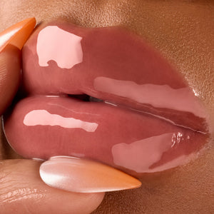 Gisou Honey Infused Lip Oil – texture / finish close-up