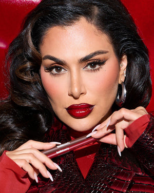 Huda Beauty Lip Contour Stain – model / application