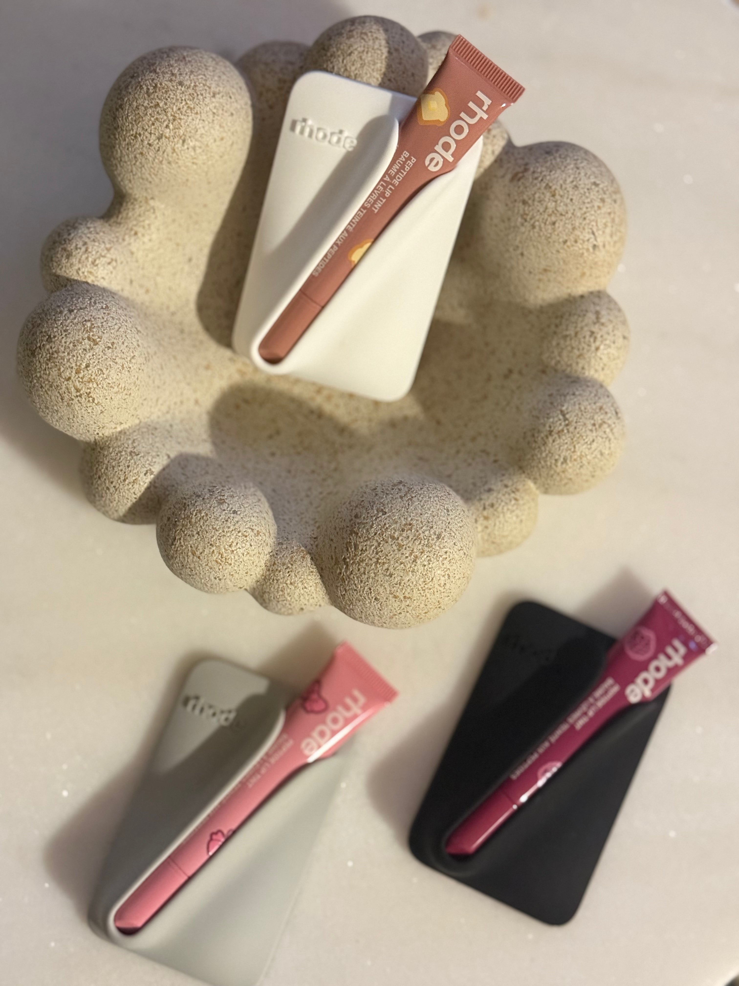 Rhod lip peptide with cover
