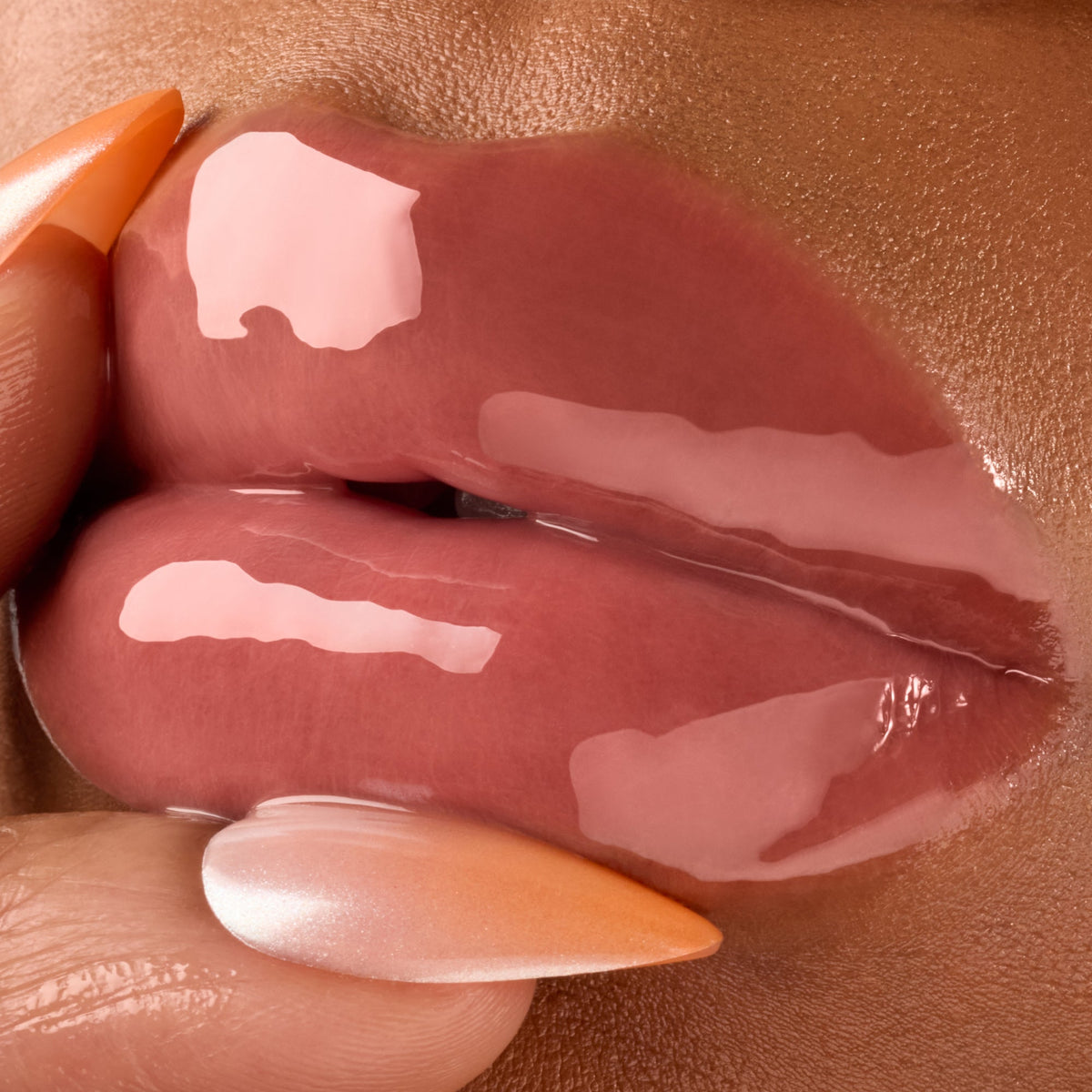 Gisou Honey Infused Lip Oil – texture / finish close-up