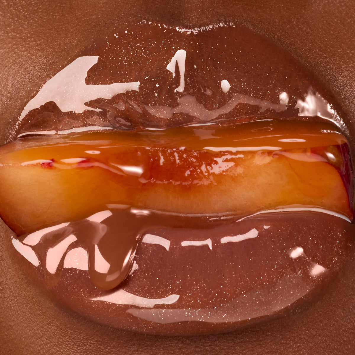 Gisou Honey Infused Lip Oil – texture / finish close-up