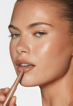 rhode Peptide Lip Shape – model / application